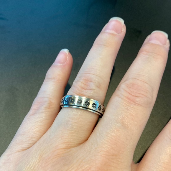 Fidget Spinner Ring Flower - Picture 1 of 2